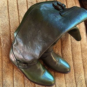Womens size 7 Frye boots. Dark green